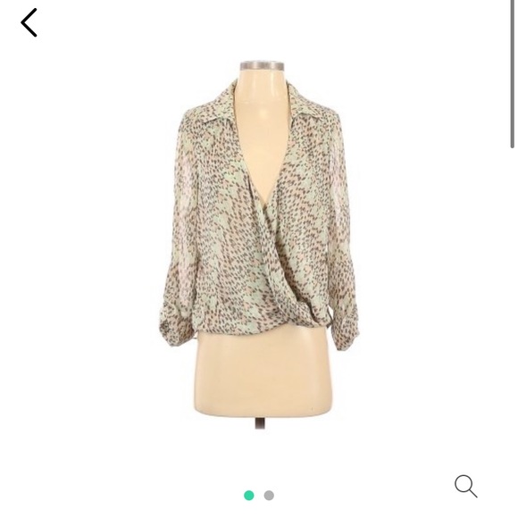 💕spring bebe chiffon twist hem blouse 👚 - Picture 3 of 6